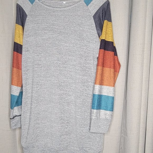 KRL Gray Sweater with color stripe sleeves - Picture 4 of 5